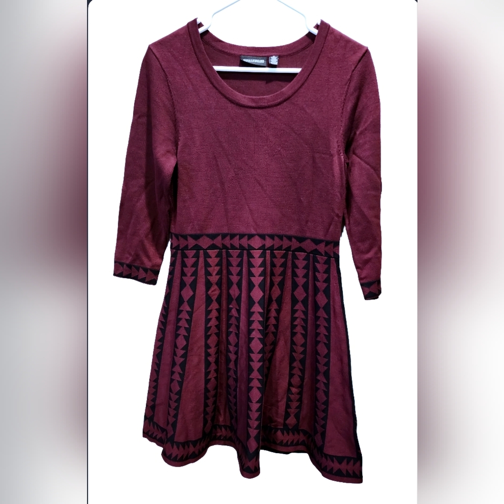 Nina Leonard maroon geometric print 3/4 sleeve sweater dress, size M
